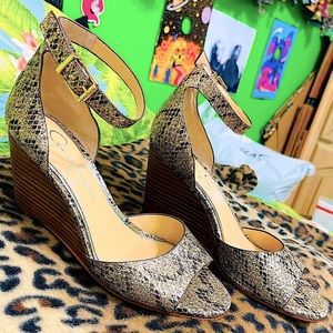 Jessica Simpson Wedges Size 7.5 38EU NWOB Glittery Snakeskin Sandals Cervena